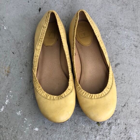 Frye Molly Flat - Picture 1 of 7